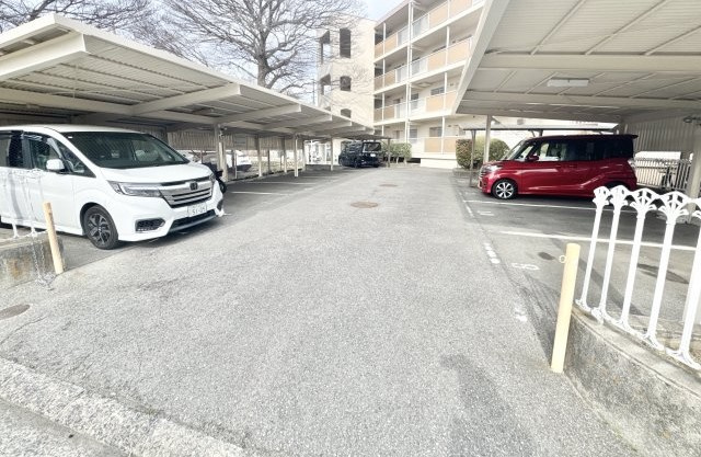 夙川ライムヴィラの駐車場