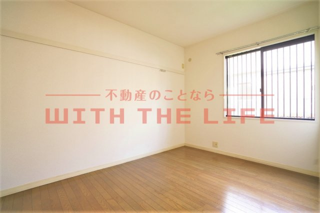 フラワーガーデン津福【10,000円キャッシュバック対象物件】の洋室|個人の部屋や寝室として使える洋室です