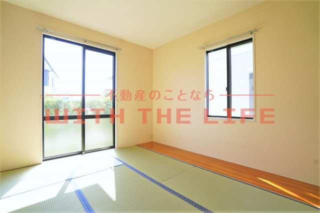 フラワーガーデン津福【10,000円キャッシュバック対象物件】の和室|落ち着いた雰囲気の和室付きです