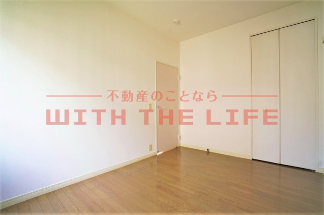 フラワーガーデン津福【10,000円キャッシュバック対象物件】の洋室|使い勝手のいい洋室です