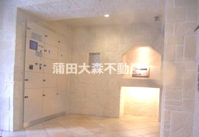 フェニックス大森町のエントランス