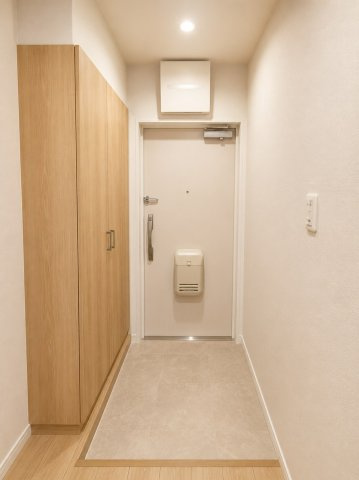 枚方ハイツ第八号棟の玄関