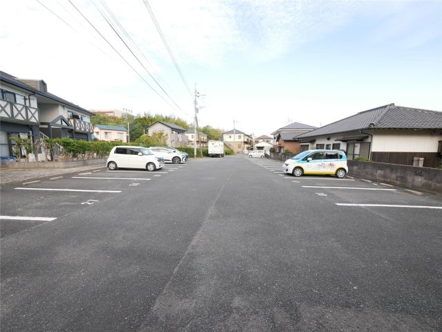 アーバン十字路Ｂ棟の駐車場