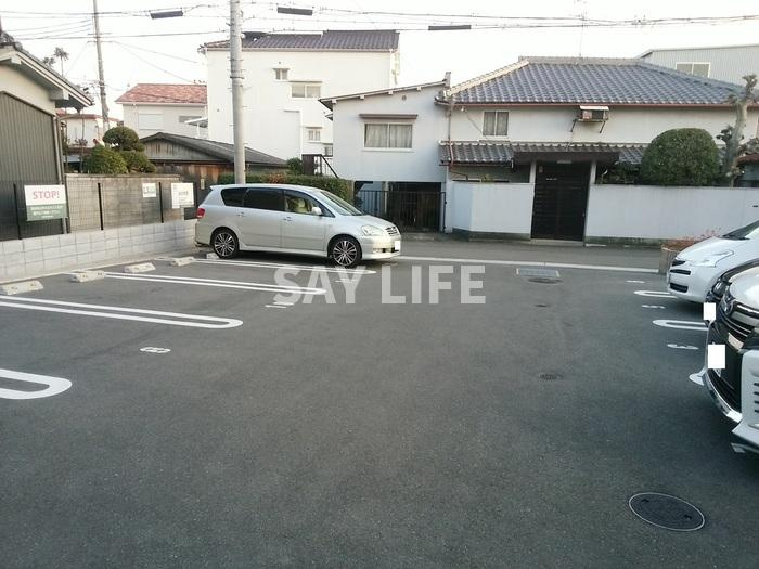 プリマべーラ八尾B棟の駐車場