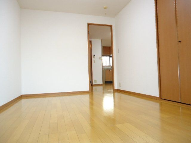 ソレイユ弐番館の洋室