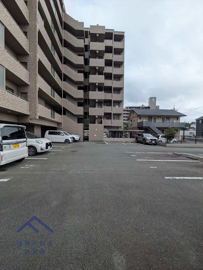 サーパス兵庫南の駐車場