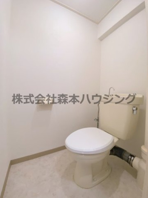 【トイレ】 | 　丸信リバーサイドコーポ1棟 | 落ち着いたトイレです