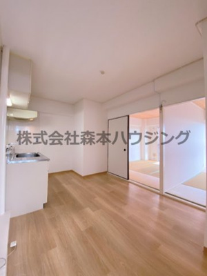 【居間・リビング】 | 　丸信リバーサイドコーポ1棟 | きれいな居間です
