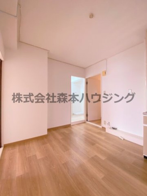 【居間・リビング】 | 　丸信リバーサイドコーポ1棟 | ゆったりとした居間です