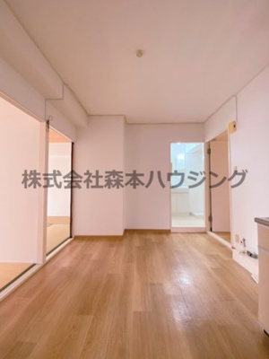 【居間・リビング】 | 　丸信リバーサイドコーポ1棟 | ゆったり過ごせる居間です