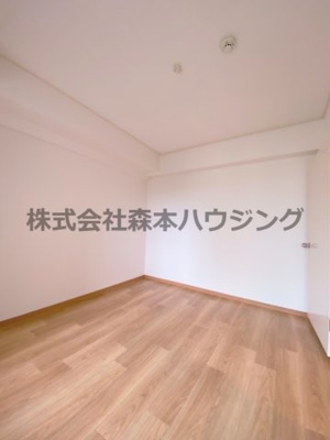 【洋室】 | 　丸信リバーサイドコーポ1棟 | 落ち着いた色調の洋室です