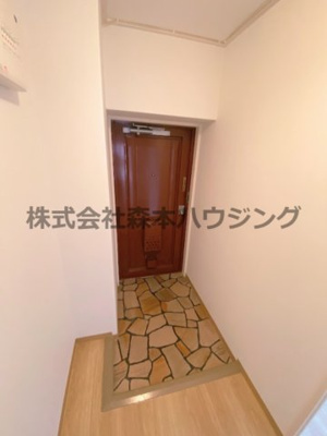 【玄関】 | 　丸信リバーサイドコーポ1棟 | ゆったりとした玄関です