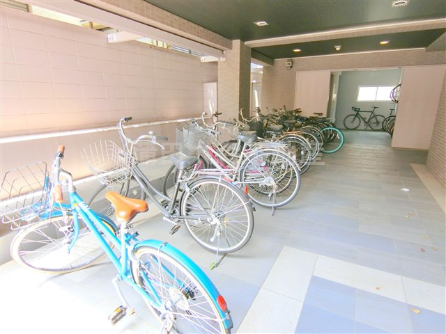 ラインハウス池上のその他共用部分|屋根付きの駐輪場