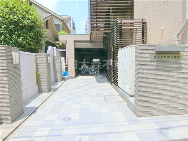 ラインハウス池上のエントランス