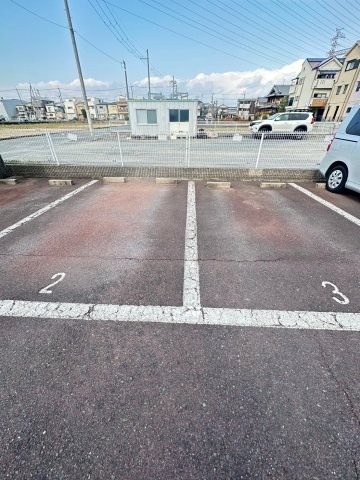 サニーエクセレントの駐車場