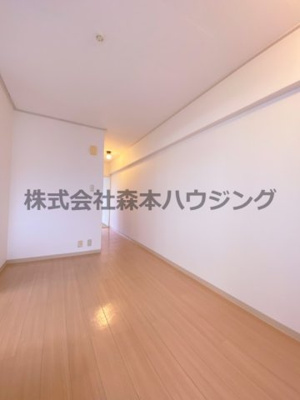 【居間・リビング】 | 　丸信リバーサイドコーポ1棟 | ゆったり過ごせる居間です