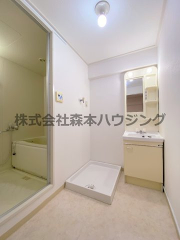 【洗面所】 | 　丸信リバーサイドコーポ1棟 | 忙しい朝には欠かせない洗面所です