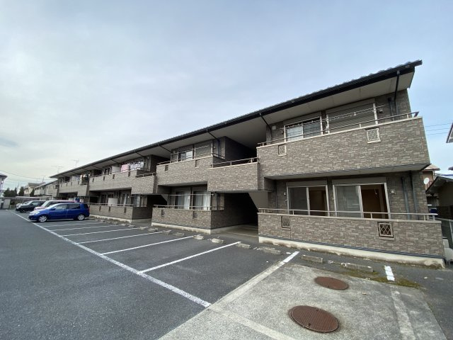秋山ハイツ鴻巣の外観