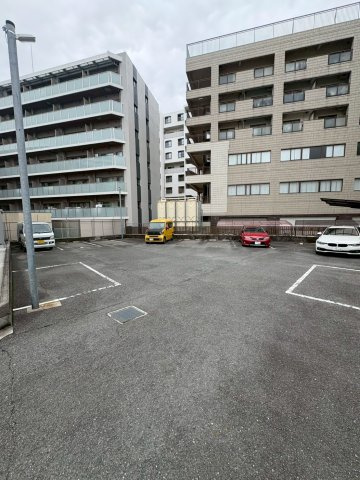 南茨木グリーンメゾンの駐車場