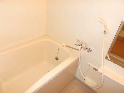 ハピネスＡの浴室|コンパクトで使いやすいお風呂です