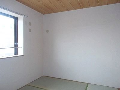 ハピネスＡの内装|明るい室内です