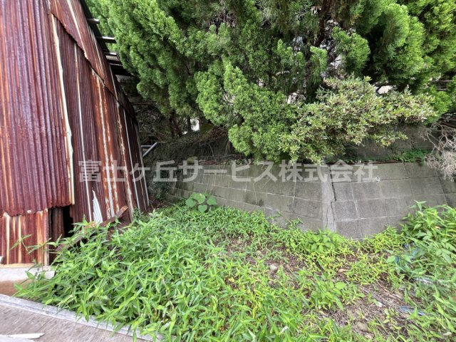 【周辺】 | 磐田市岩井　売土地 | 隣家との境