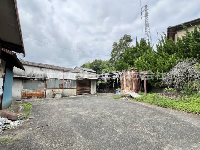 【外観】 | 磐田市岩井　売土地 | 現在、工場と小屋がある部分が対象地です。