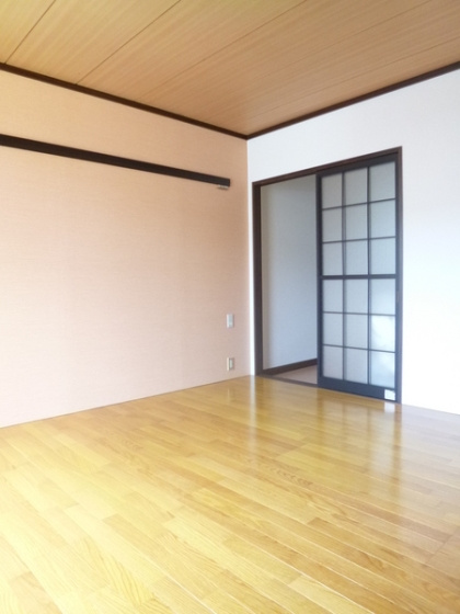 タカシマハイツの居間・リビング|使いやすい居間です
