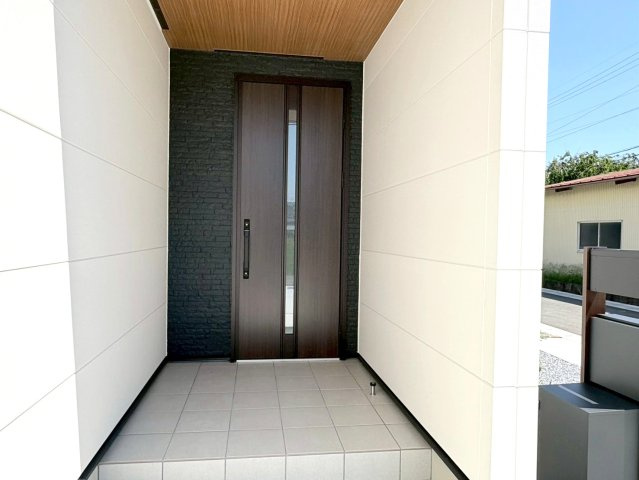 ダイマルタウン　岐阜市中鶉第10　全４区画分譲の玄関|玄関ドアの鍵はディンプルキーと内側はサムターンキーになっており防犯性の高い仕様になっています。