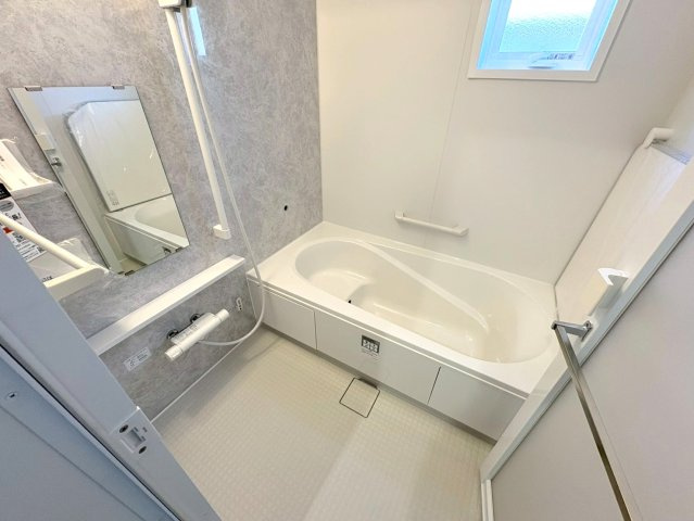 ダイマルタウン　岐阜市中鶉第10　全４区画分譲の浴室|高断熱浴槽の為、４時間後も湯温低下約2.3度と暖かさを保ちます。暖房乾燥機もあり快適に入浴できます。