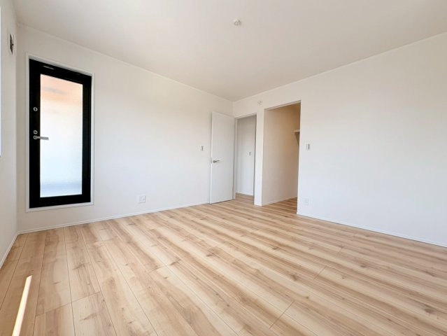 ダイマルタウン　岐阜市中鶉第10　全４区画分譲の洋室|全居室に大型収納を設置。高性能な断熱材で丸ごと覆った高気密・高断熱の家で、夏も冬も快適に過ごせます。