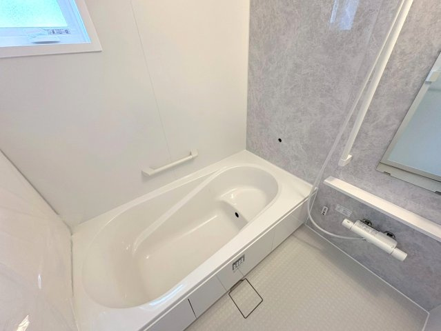 ダイマルタウン　岐阜市中鶉第10　全４区画分譲のキッチン|家事の時間短縮・節水にもなる食器洗い乾燥機付き。浄水器付き水栓で、いつでもきれいな水が使えます。　　