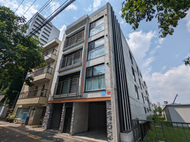 シャトーライフ近代美術館前１