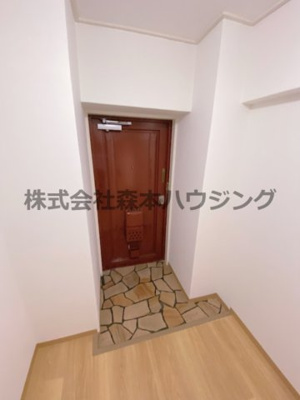 【玄関】 | 　丸信リバーサイドコーポ2棟 | ゆったりとした玄関です