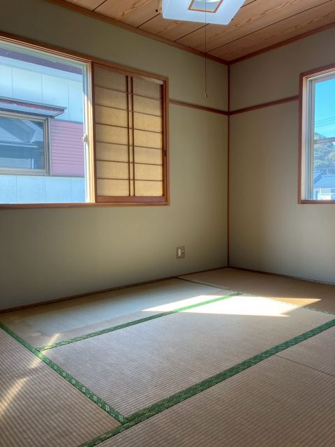 「南向き角地」高知市長浜　中古一戸建ての和室|アクセント天井がおしゃれな和室。便利な障子付き。