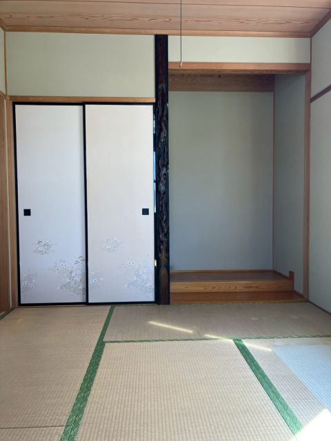 「南向き角地」高知市長浜　中古一戸建ての和室|布団もスッキリ収納できる、大容量の押入れ。