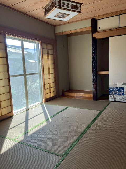 「南向き角地」高知市長浜　中古一戸建ての和室|陽当たりの良い和室。リラックスできる寛ぎの空間。