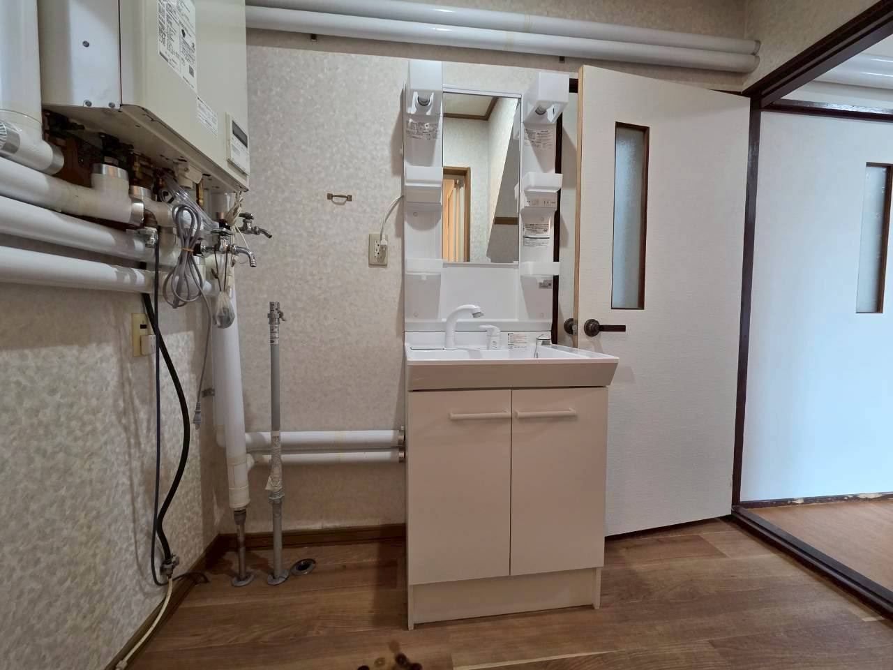 浪花町5丁目　中古住宅の独立洗面台|洗面脱衣室