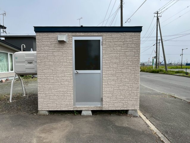 浪花町5丁目　中古住宅の駐車場|物置