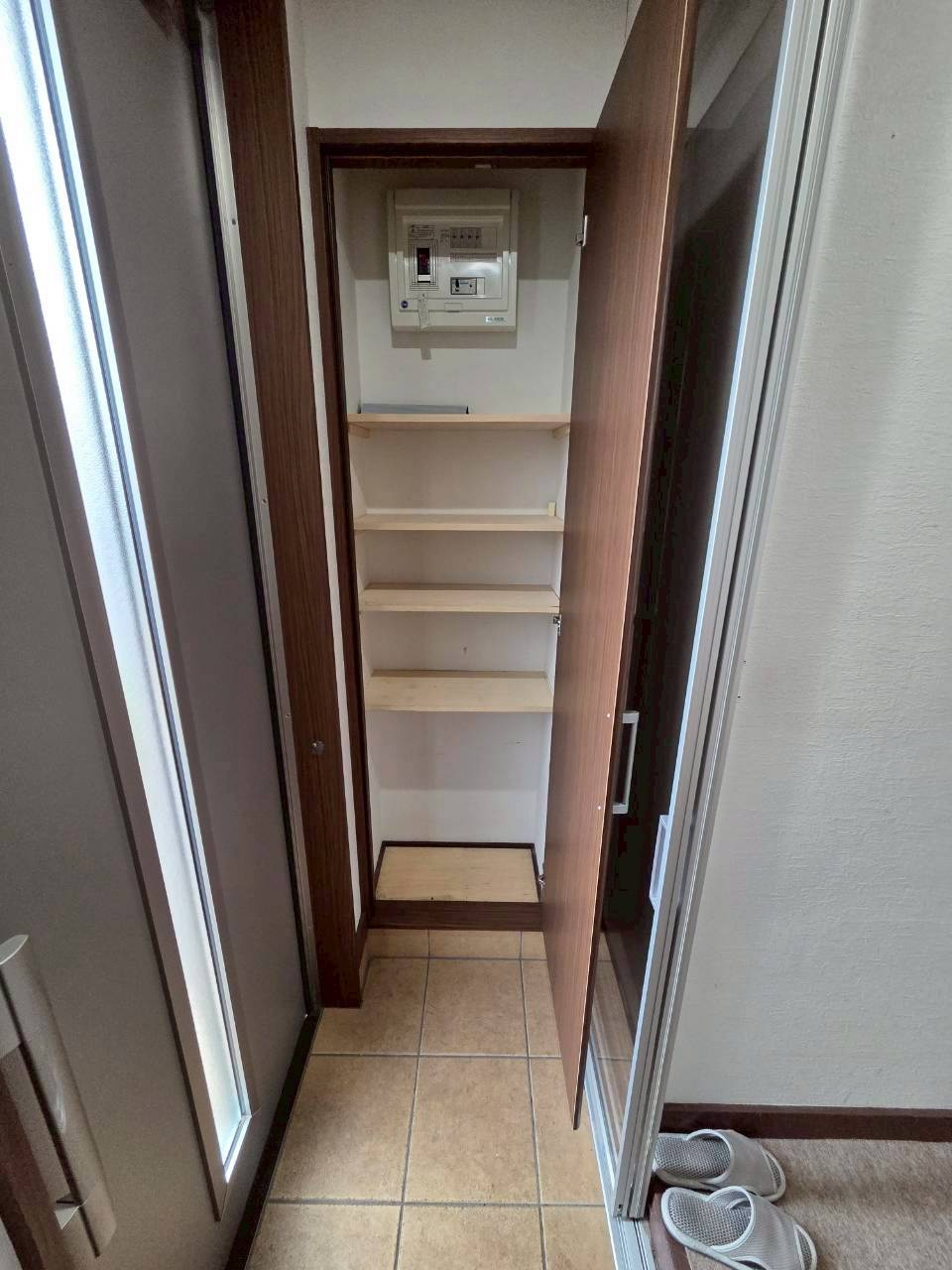 浪花町5丁目　中古住宅の玄関|シューズボックス