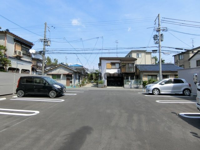 Neoの駐車場