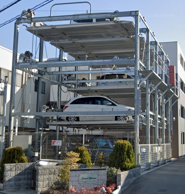 グランシャリオの駐車場