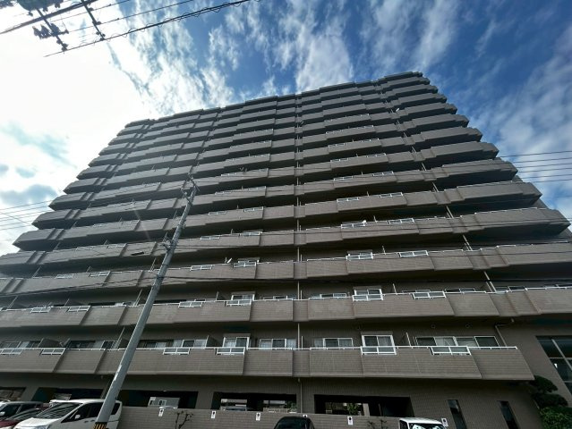 サーパス中須賀の外観