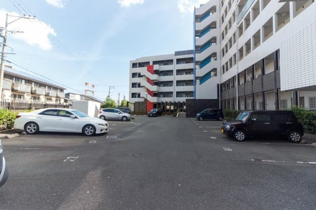 サンモリッツ小倉南ネクシアの駐車場