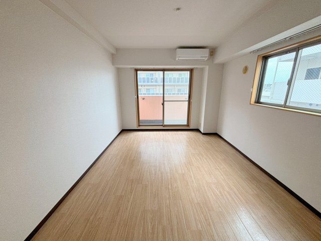 M’プラザ新大阪弐番館の居間・リビング
