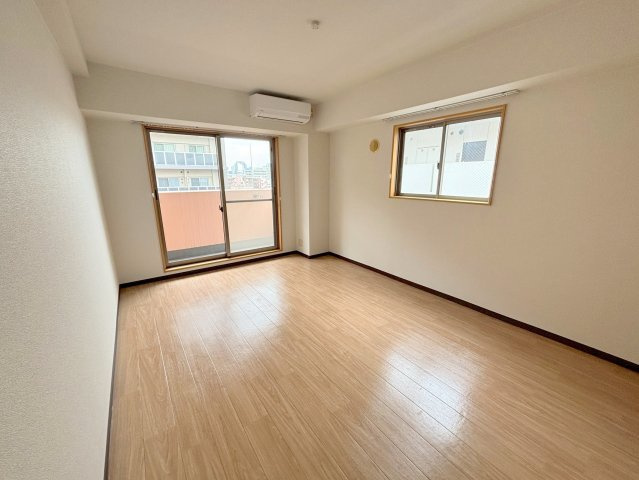 M’プラザ新大阪弐番館の洋室
