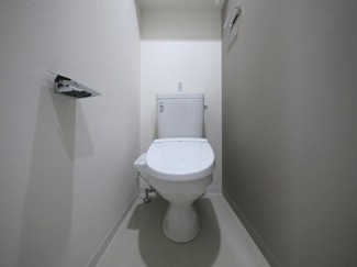 【トイレ】 | Alivisドーム前 | 落ち着いた色調のトイレです