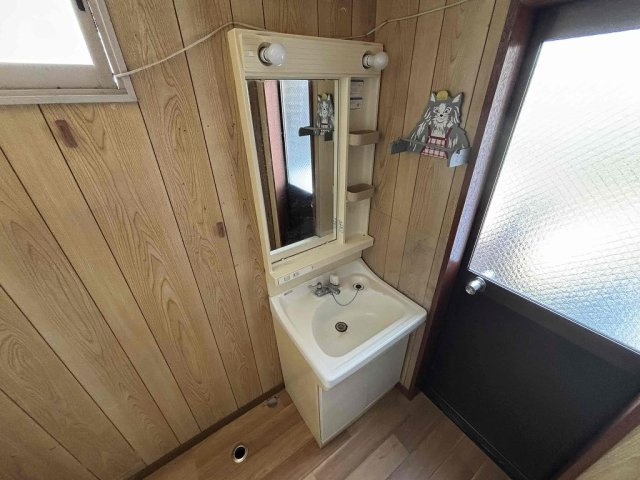 雲雀ヶ丘2丁目戸建の独立洗面台