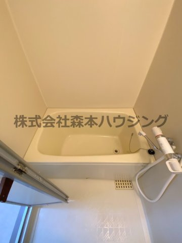 【浴室】 | 　グレイシィーK・Y | ※同タイプ別室の写真となります。
　設備内容や内装色調など相違がある場合は実際のお部屋の現状優先となります。