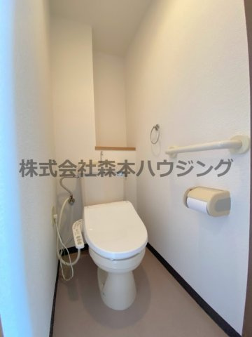 【トイレ】 | 　グレイシィーK・Y | ※同タイプ別室の写真となります。
　設備内容や内装色調など相違がある場合は実際のお部屋の現状優先となります。